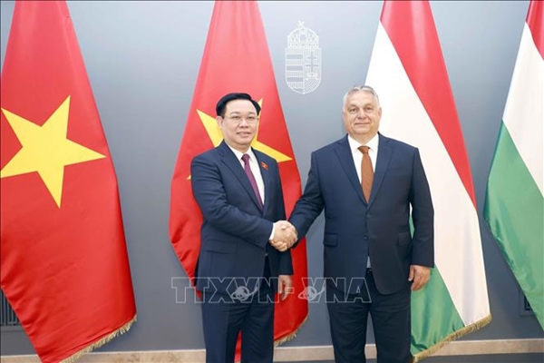 Chủ tịch Quốc hội Vương Đình Huệ hội kiến Thủ tướng Hungary Viktor Orban